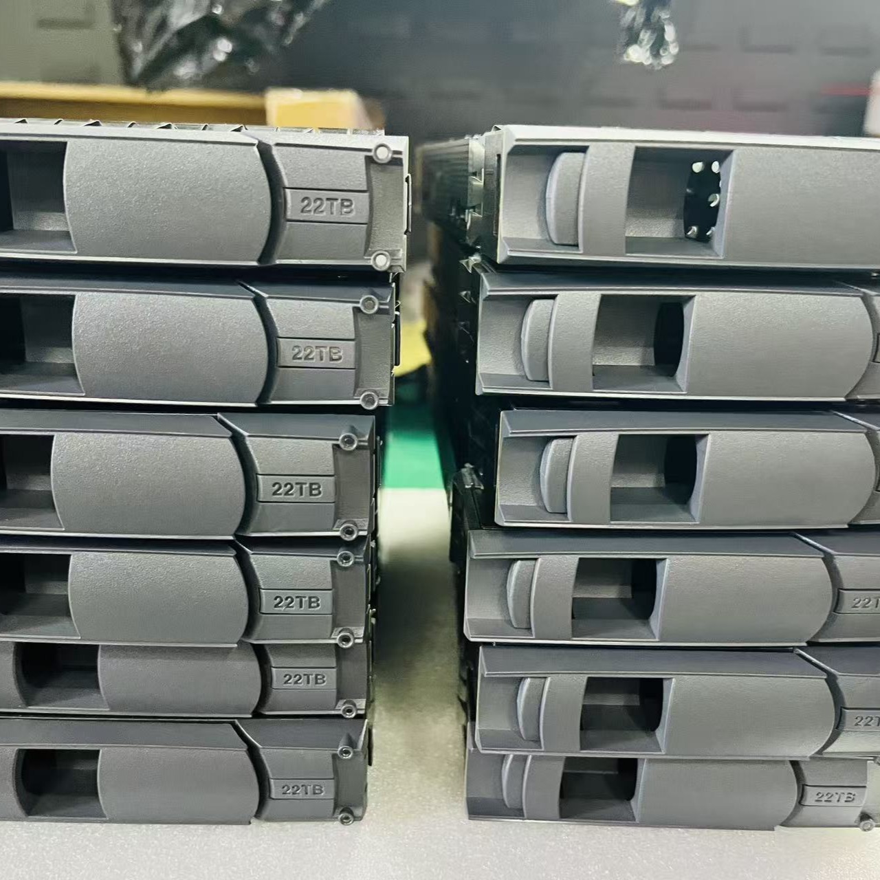 Система хранения данных NETAPP DS212C 22 ТБ, монтируемая в стойку 2U