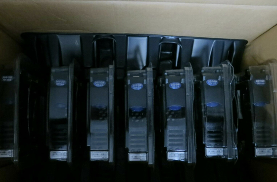 005048990 BPS 3,5 запоминающего устройства 300GB жестких дисков Emc Vmax 15K 4G 528 FC